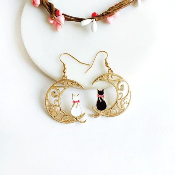 Exquisite Moon Cat Earrings - Black - Picture 8 of 10